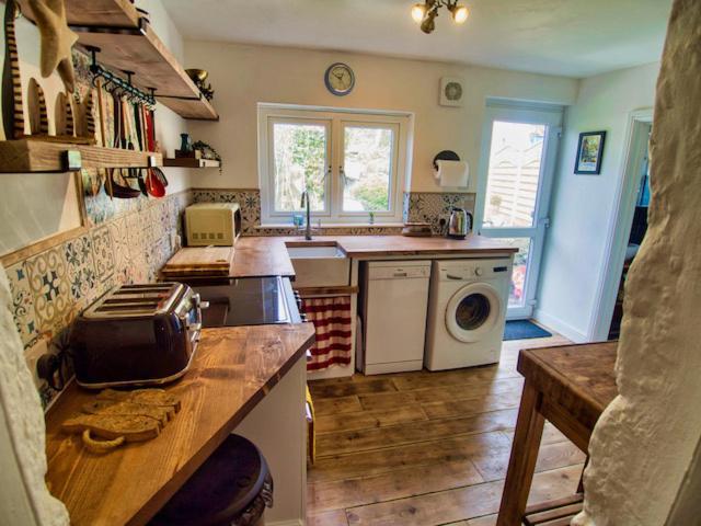Knocker Cottage Is A 3 Bedroom Made Up Of 1 Double Bedroom And 2 Small Double Bedrooms In Small Village 10 Min To Beaches 坎伯恩 外观 照片